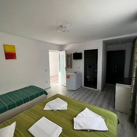 Iris Mamaia Nord Gæstehus Năvodari